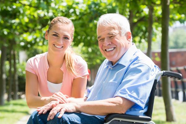 Opieka dla osób starszych – jak odpowiednio zorganizować właściwą opiekę dla seniora?