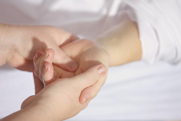 Ból i drętwienie rąk- sprawdź czy to nie zespół cieśni nadgarstka